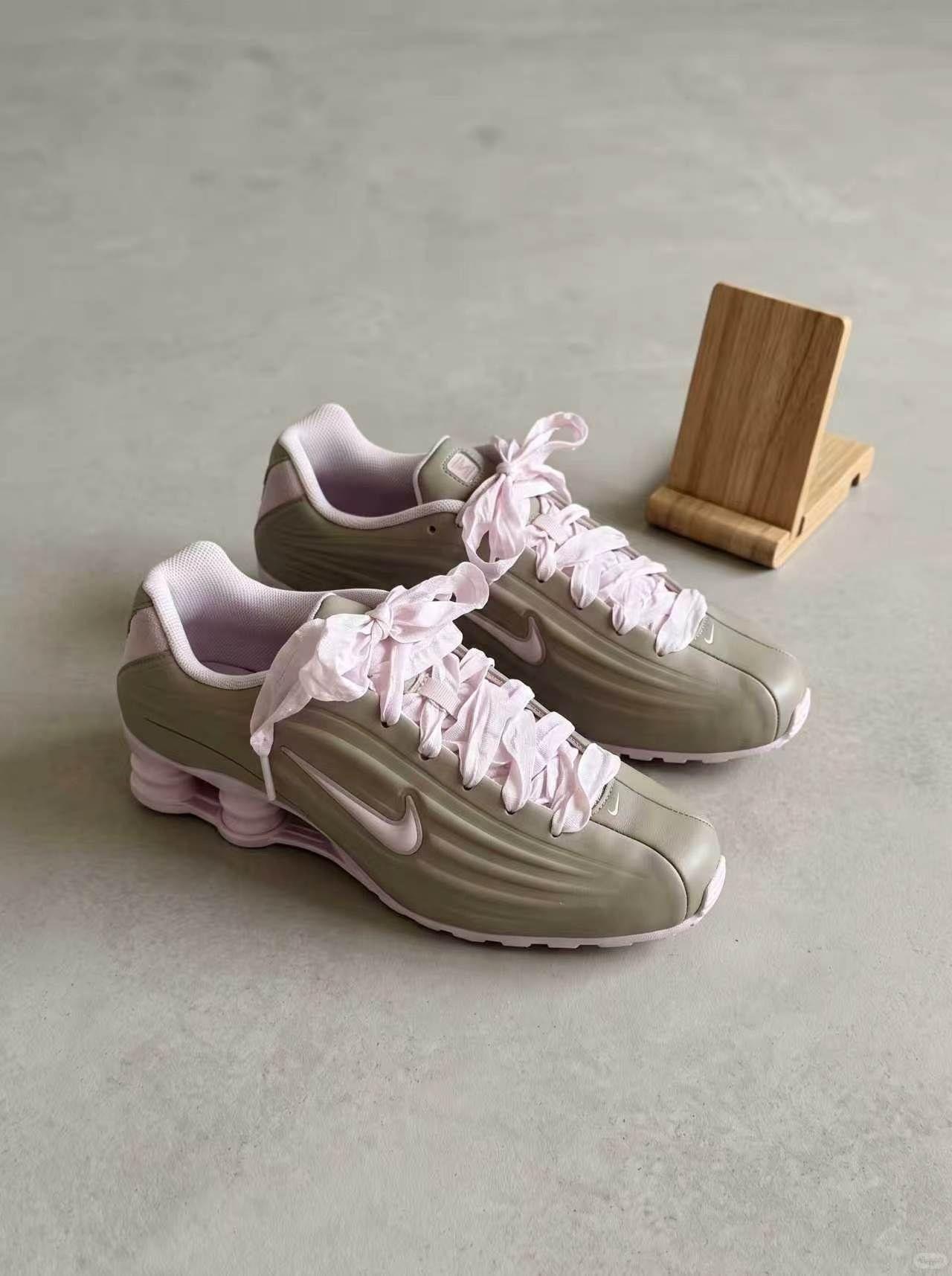 这双Nike SHOX Z LACE,厚底街头感太对味了🤎